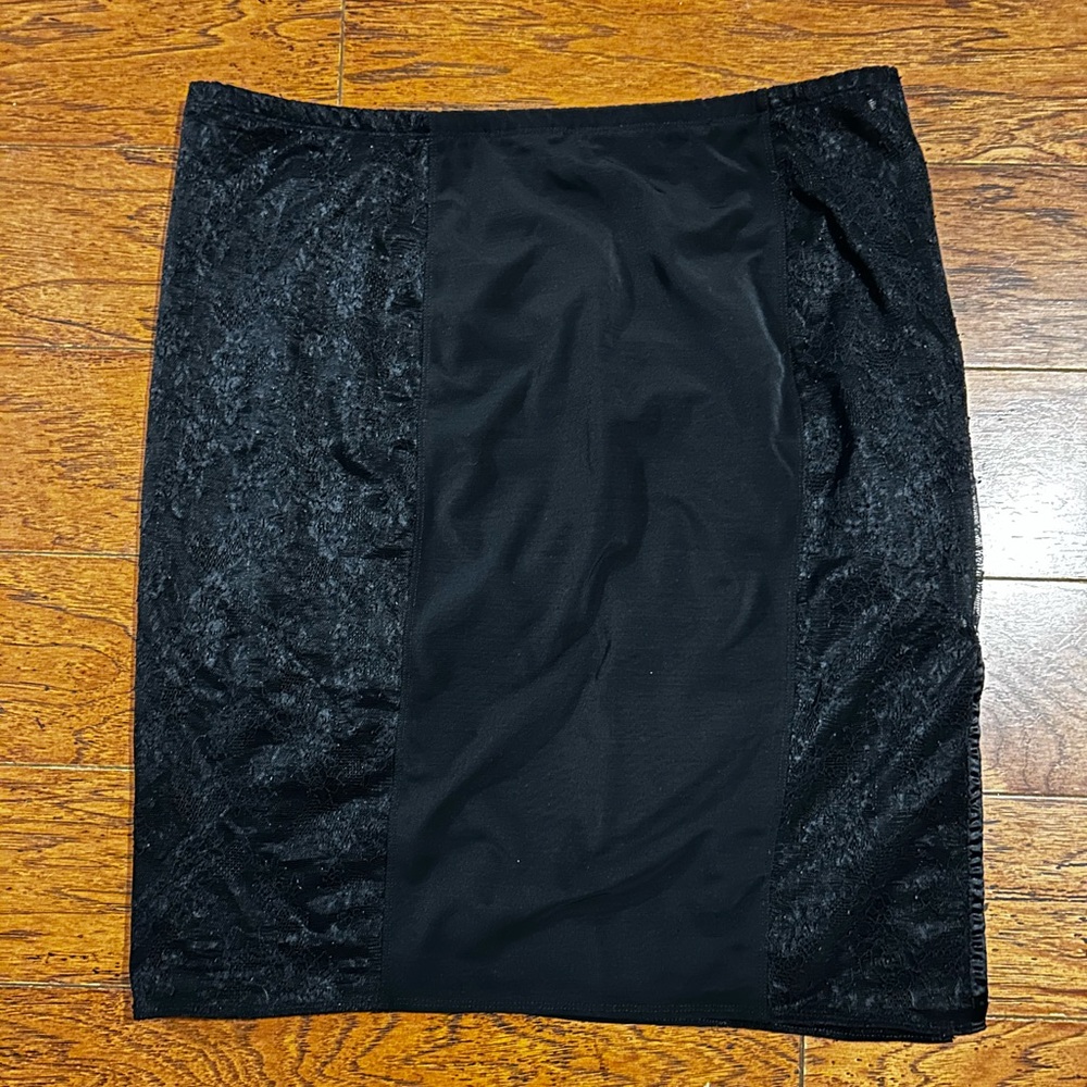 Black Plus Size Skirt with Zipper on the Side